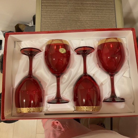 4 Wine cups - Picture 2 of 2